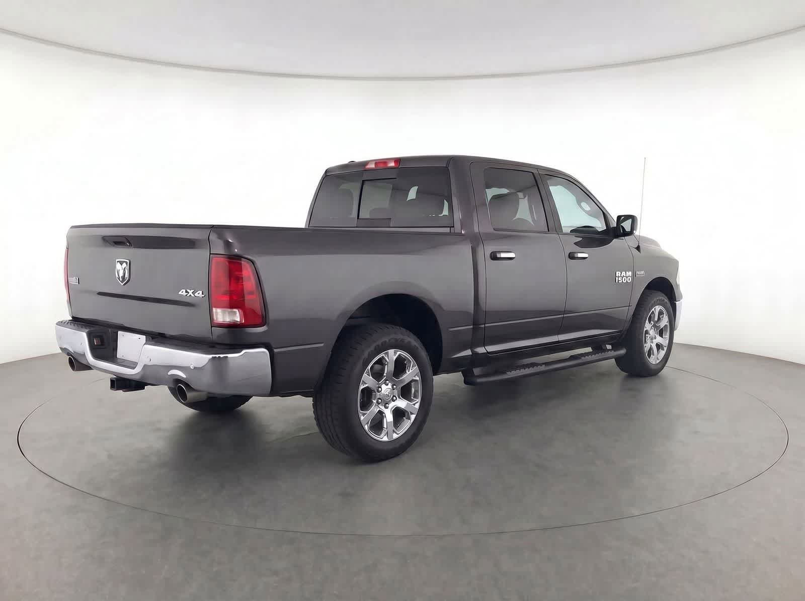 Used 2016 RAM 1500 Laramie w/ Convenience Group AWD/4WD image 4