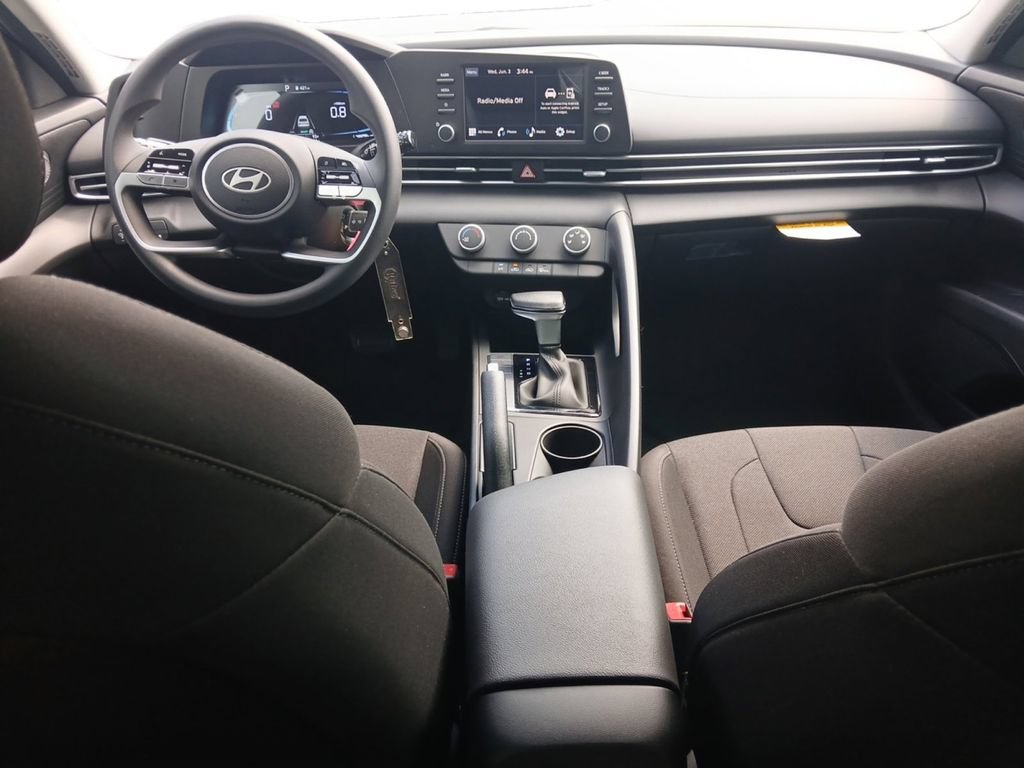 New 2026 Hyundai Elantra SE FWD image 10