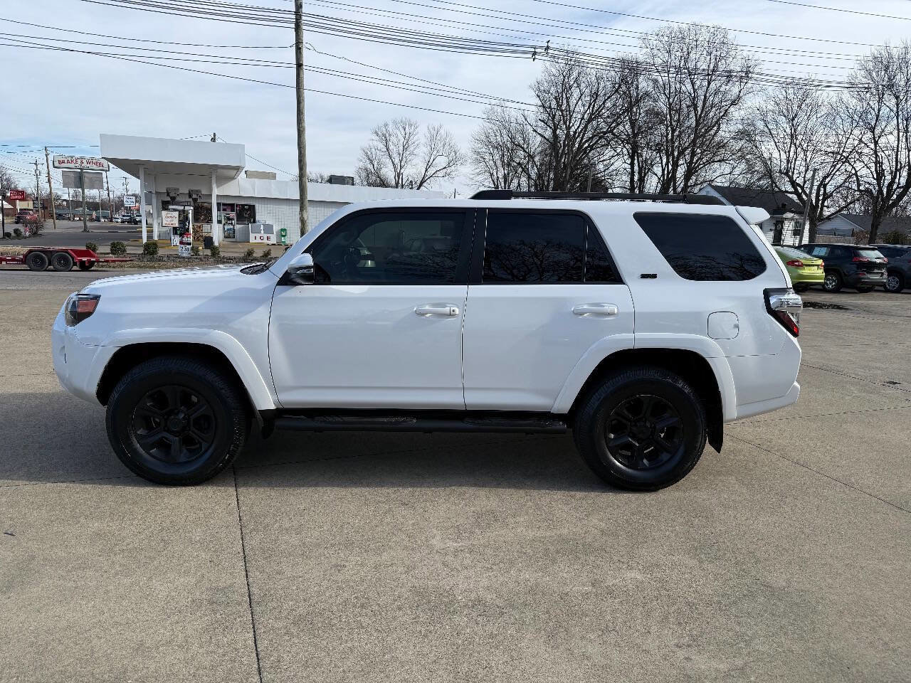 Used 2017 Toyota 4Runner SR5 Premium AWD/4WD image 2