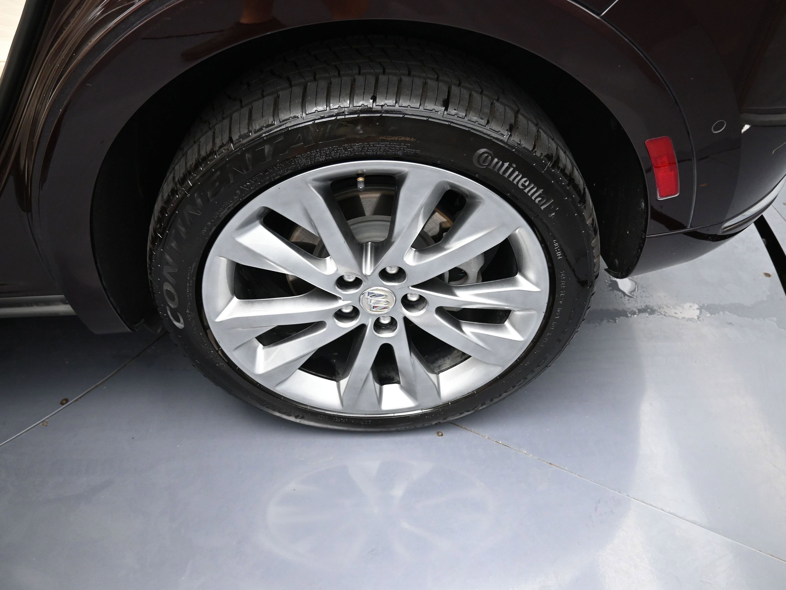 Used 2023 Buick Envision Avenir image 24