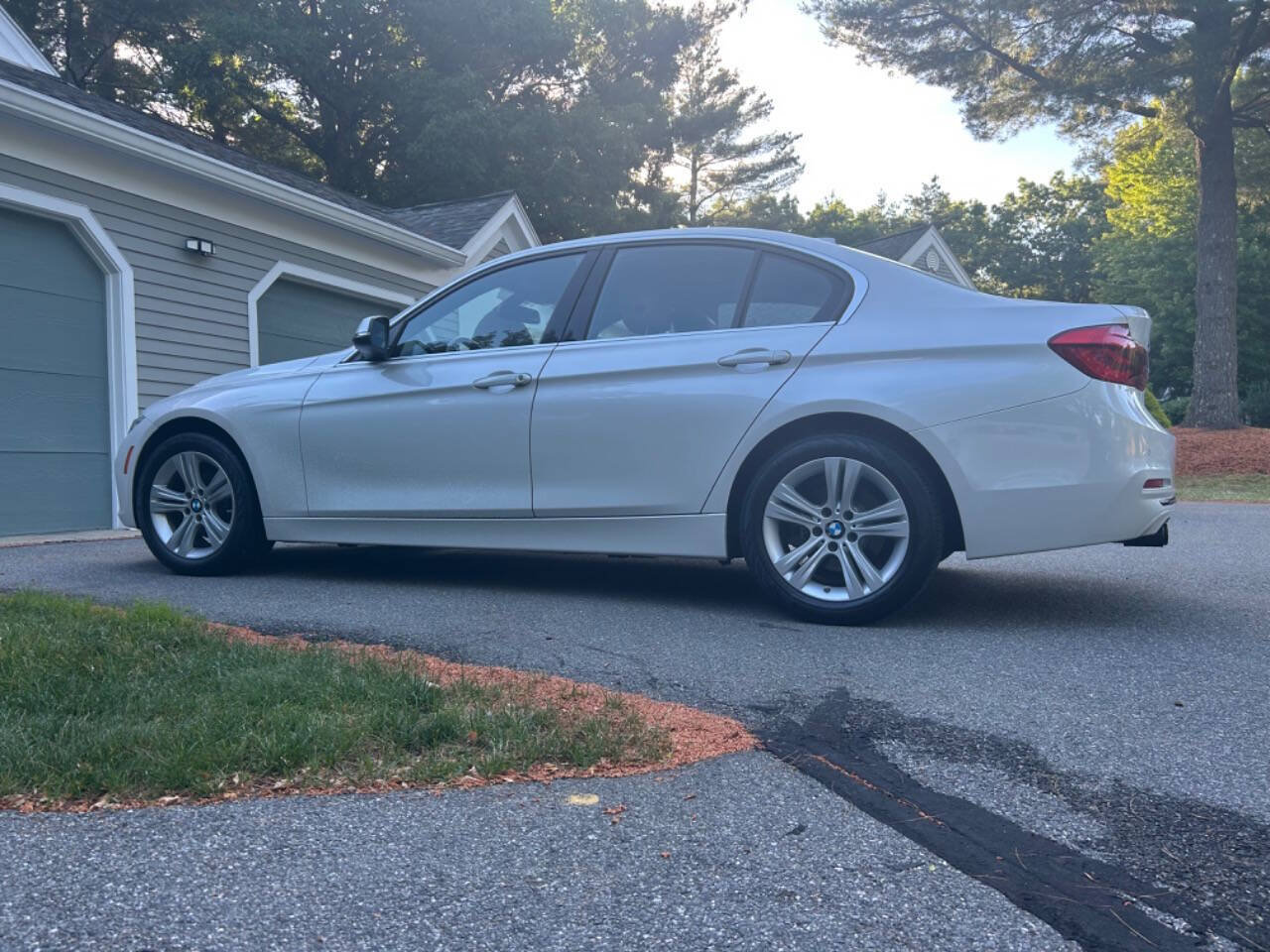 Used 2018 BMW 330i xDrive Sedan w/ Premium Package AWD/4WD image 10