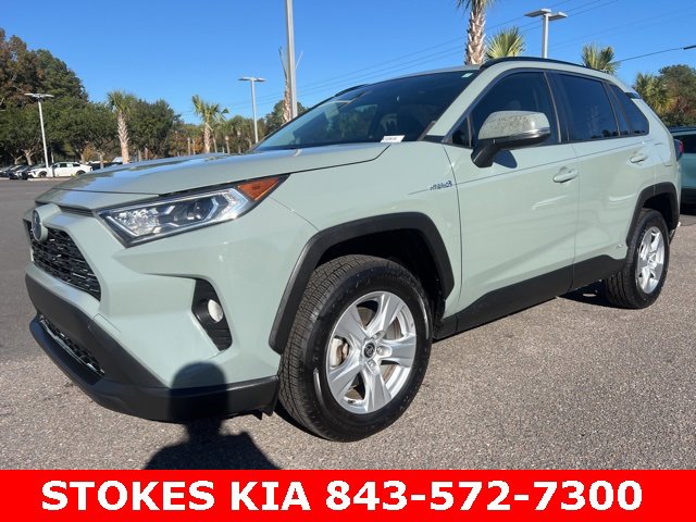 Used 2020 Toyota RAV4 XLE image 2