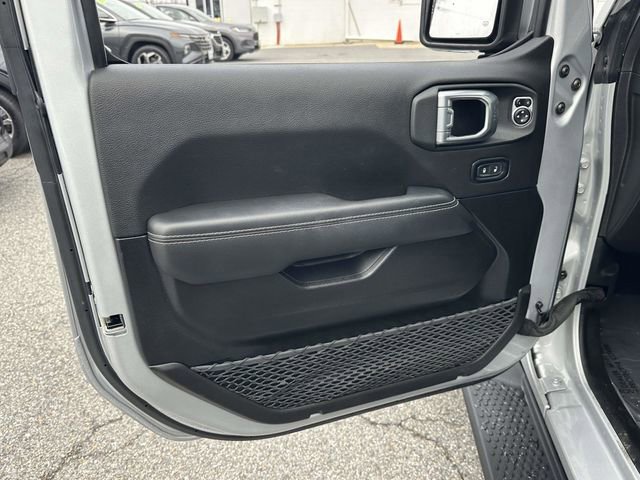 Used 2022 Jeep Wrangler Unlimited Sahara w/ Cold Weather Group image 16