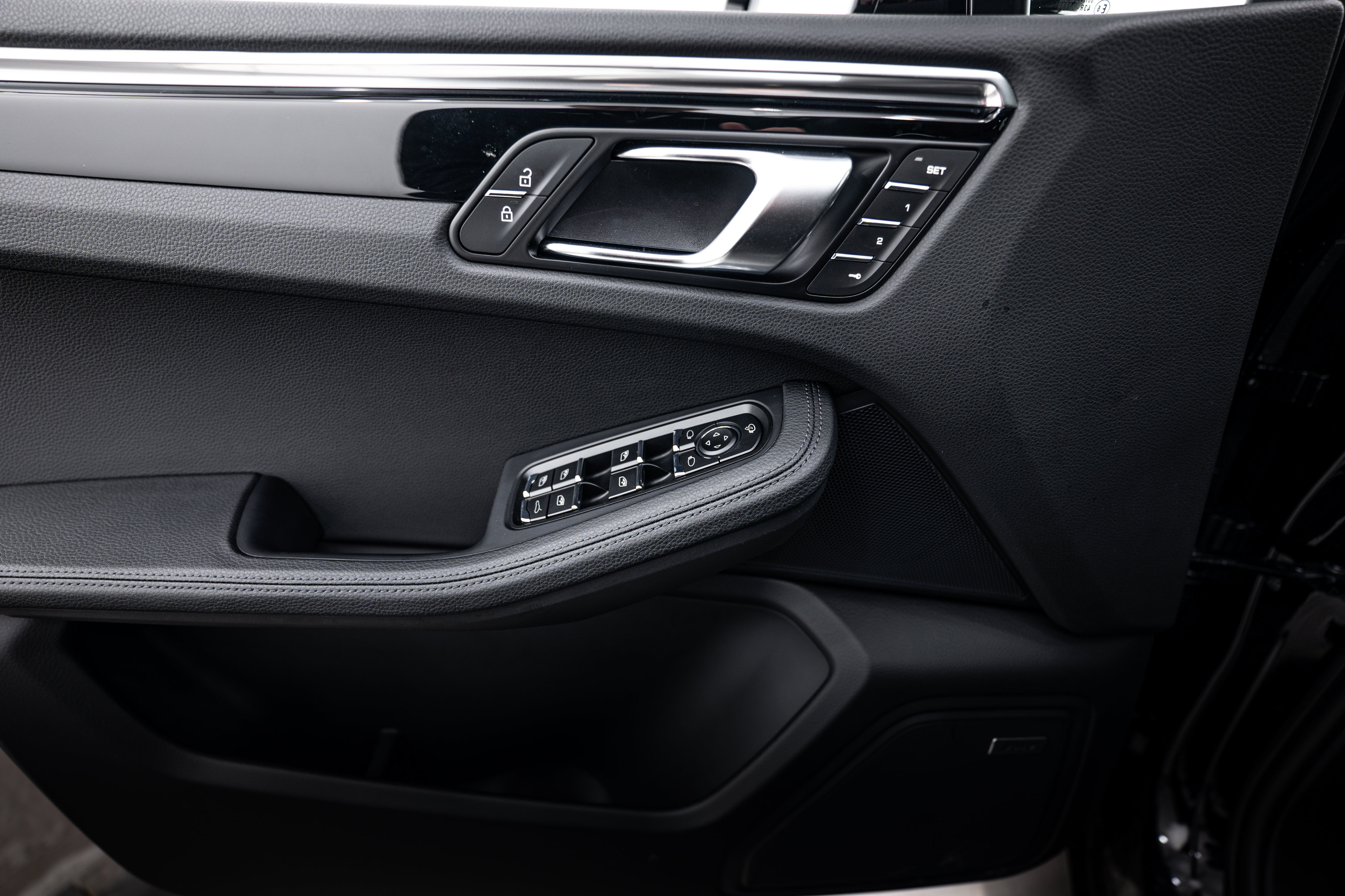 Certified 2026 Porsche Macan AWD/4WD image 16