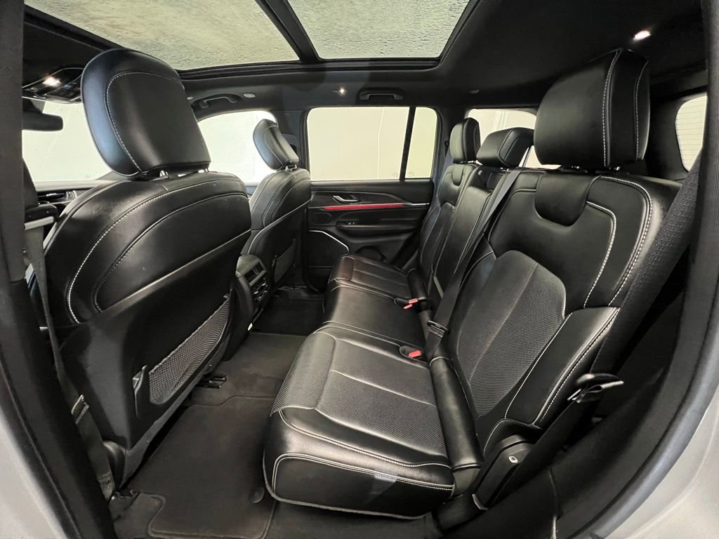 Used 2024 Jeep Grand Cherokee Overland image 5