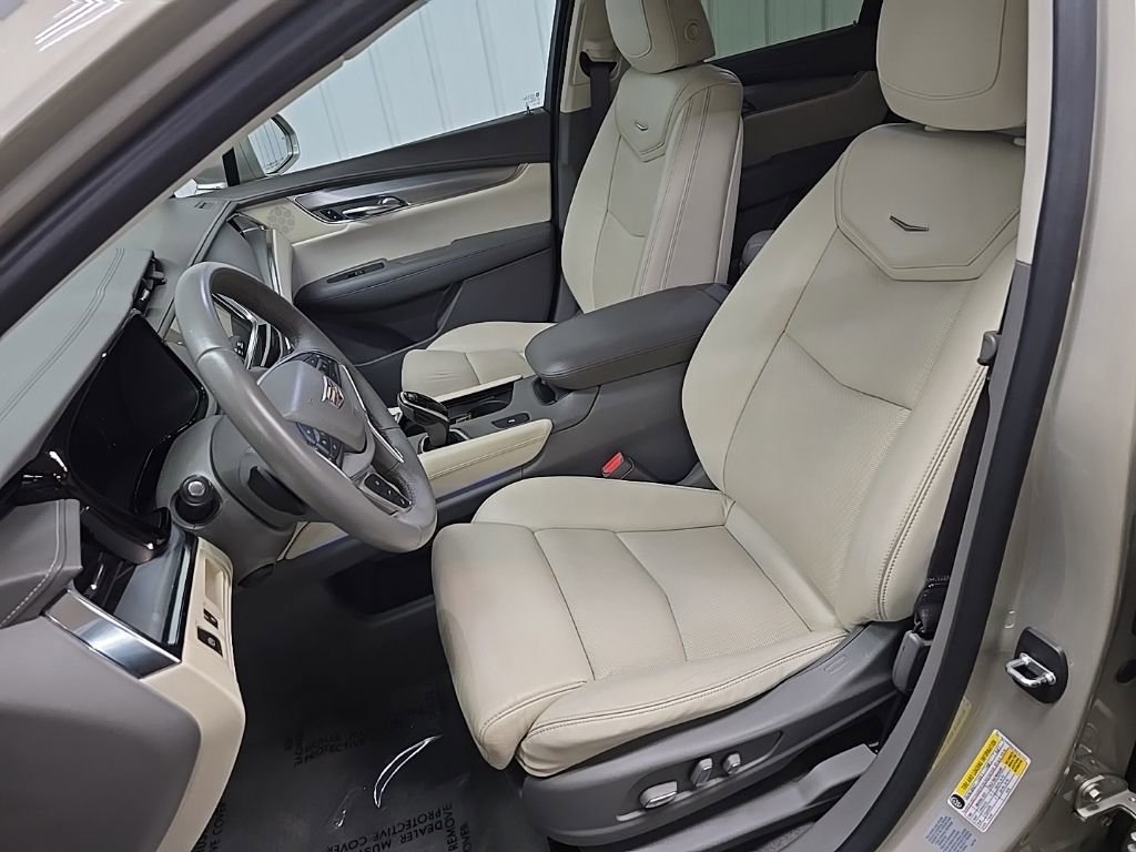Used 2017 Cadillac XT5 Luxury w/ Driver Awareness Package image 31