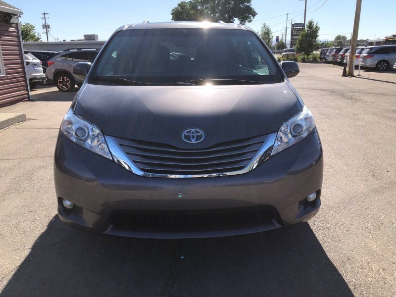 Used 2015 Toyota Sienna XLE FWD image 8