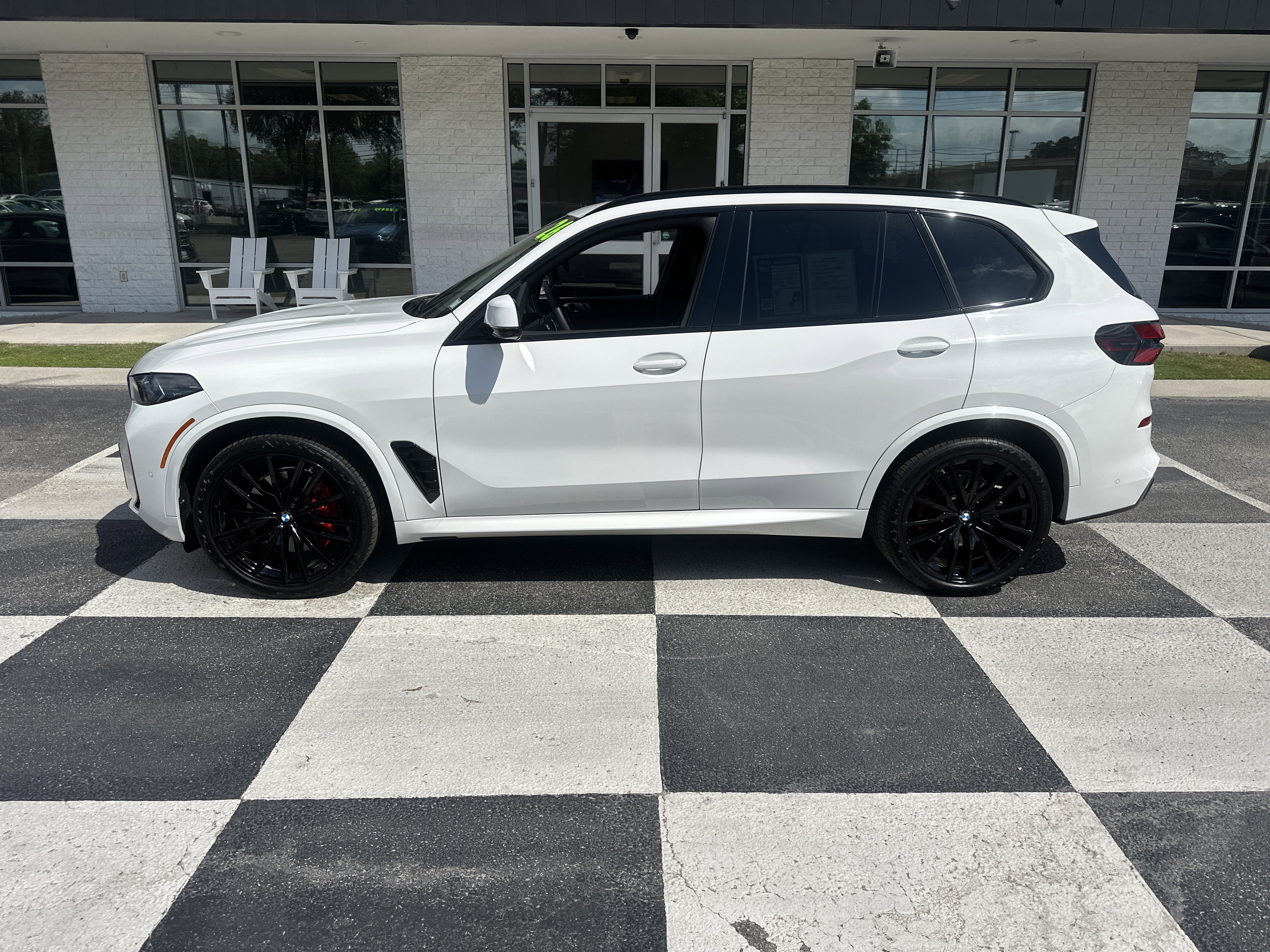 Used 2026 BMW X5 xDrive40i w/ M Sport Package AWD/4WD image 1