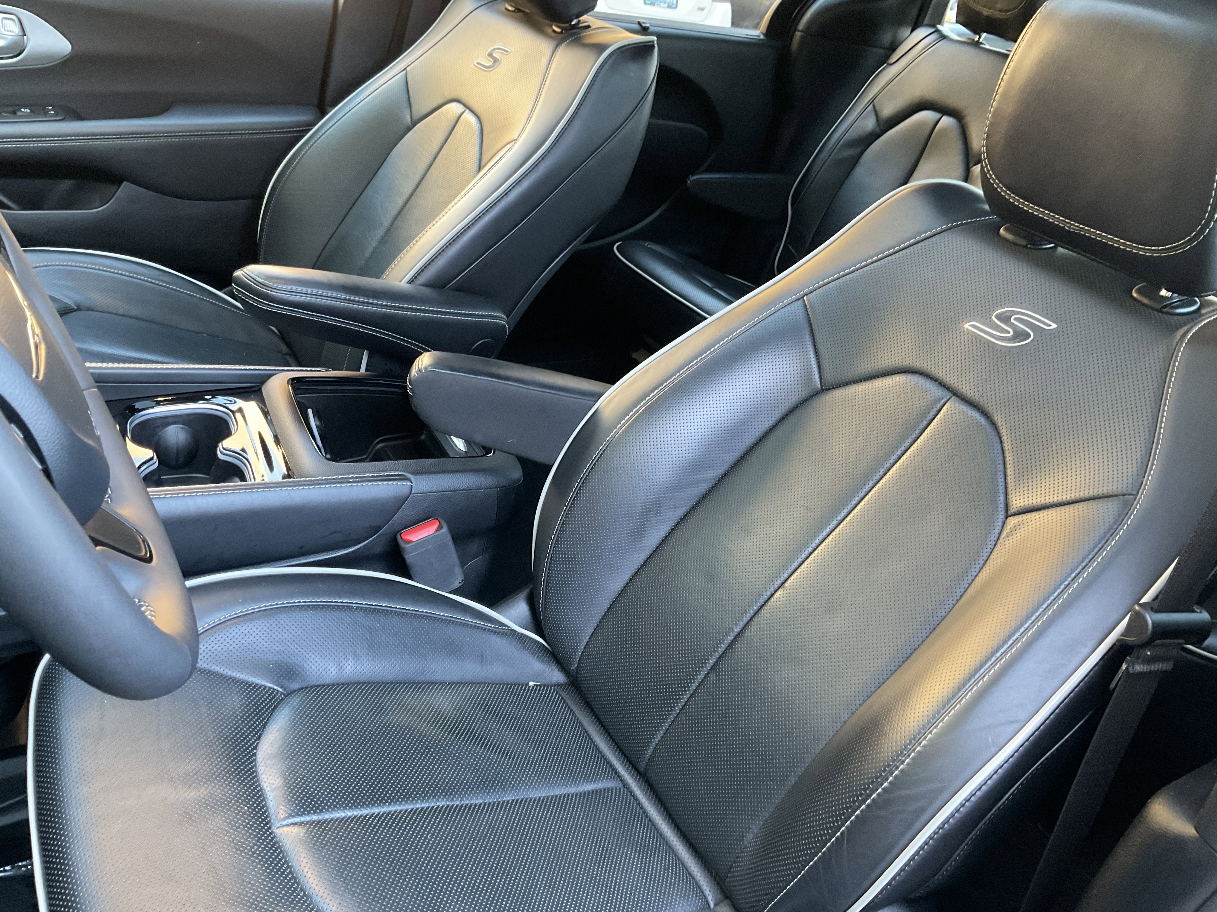 Used 2025 Chrysler Pacifica Limited FWD image 30