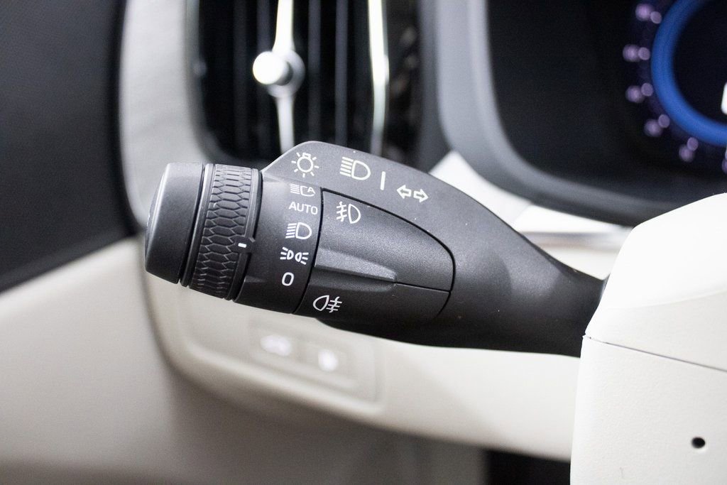 Certified 2025 Volvo XC60 T8 Plus w/ Protection Package Premier image 20