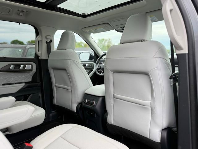 Used 2025 Ford Explorer Platinum w/ LUX Leather Package AWD/4WD image 19