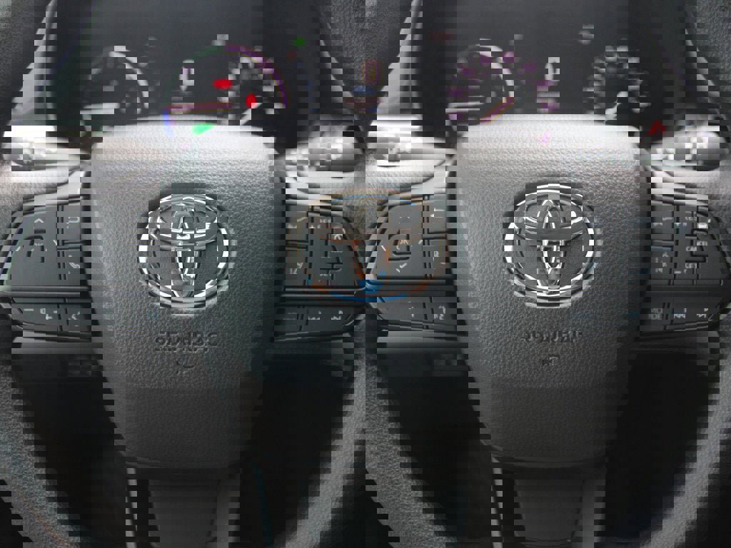 Used 2025 Toyota Sienna LE image 24