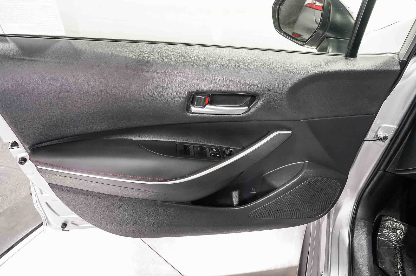 Used 2025 Toyota Corolla SE w/ SE Premium Package FWD image 22