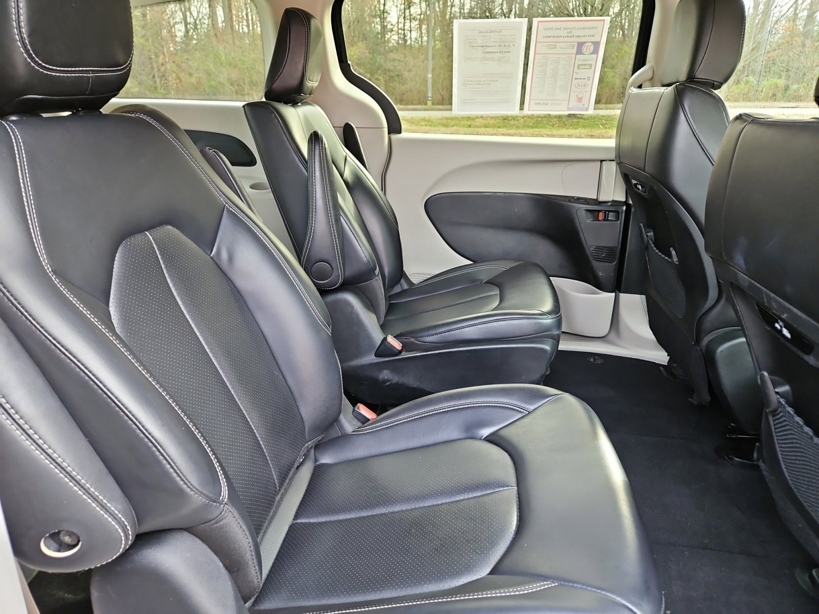 Used 2024 Chrysler Pacifica Select image 17