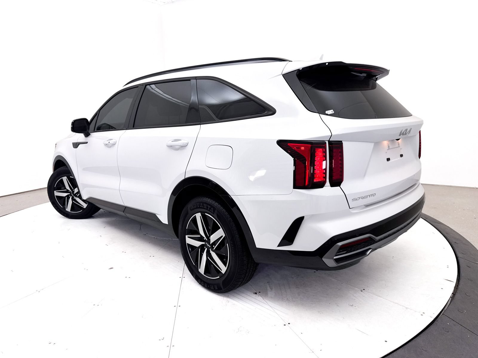 Used 2023 Kia Sorento S w/ Panoramic Sunroof Package FWD image 2