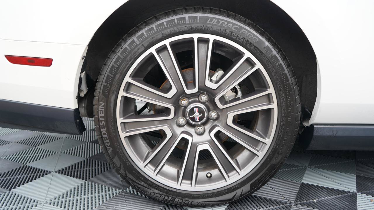 Used 2010 Ford Mustang GT RWD image 39