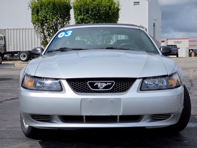 Used 2003 Ford Mustang Convertible RWD image 5