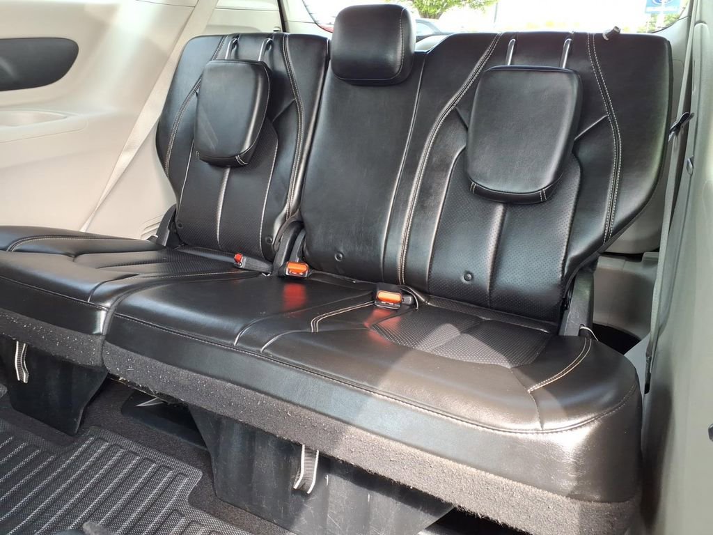 Used 2020 Chrysler Voyager Lxi FWD image 15