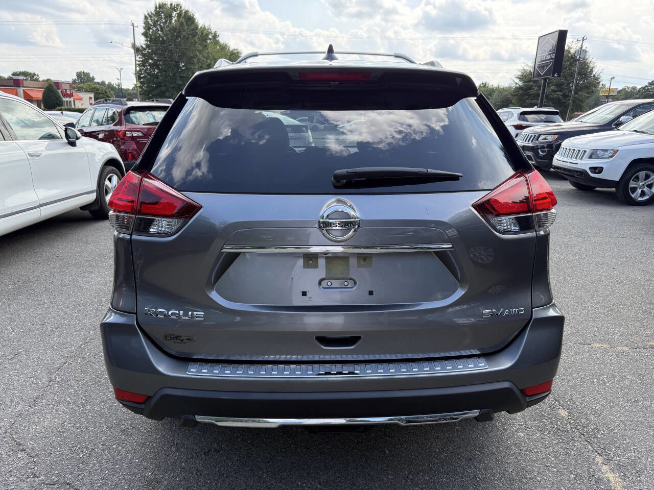 Used 2017 Nissan Rogue SV w/ SV Premium Package image 6