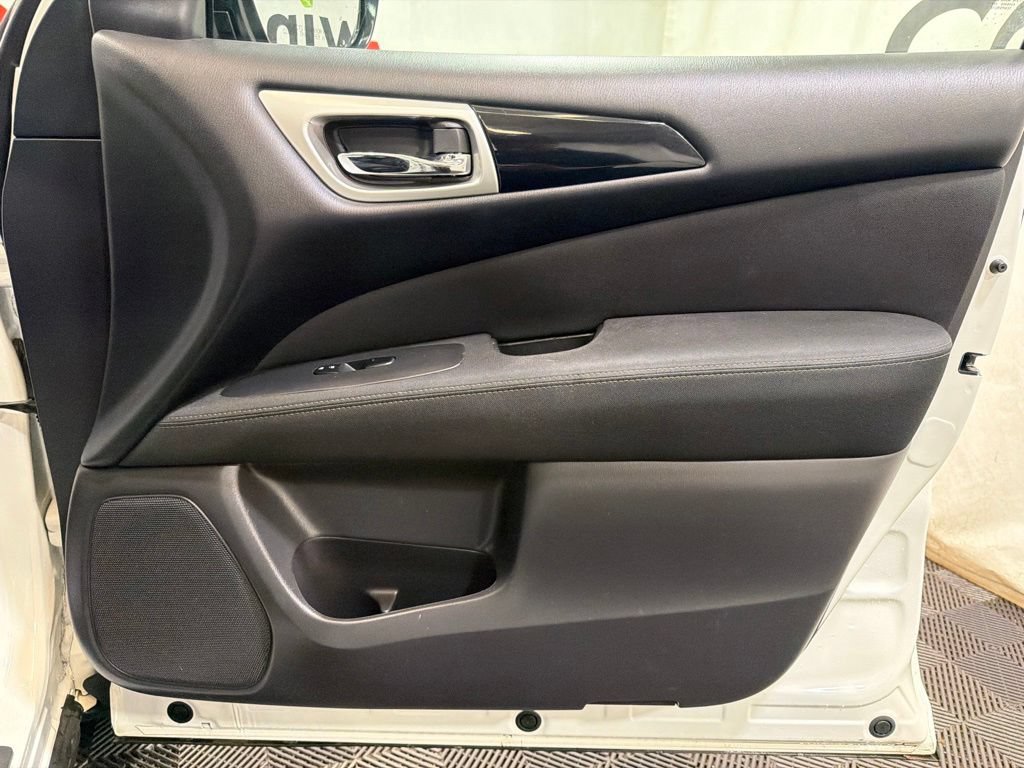 Used 2017 Nissan Pathfinder S AWD/4WD image 9