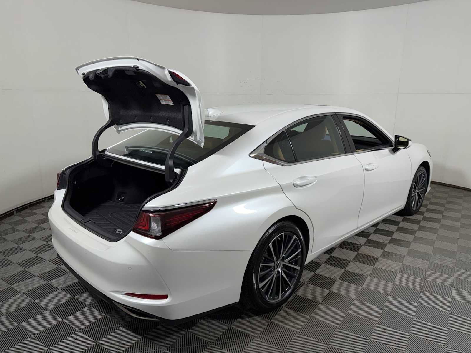 Used 2024 Lexus ES 350 w/ Premium Package image 23