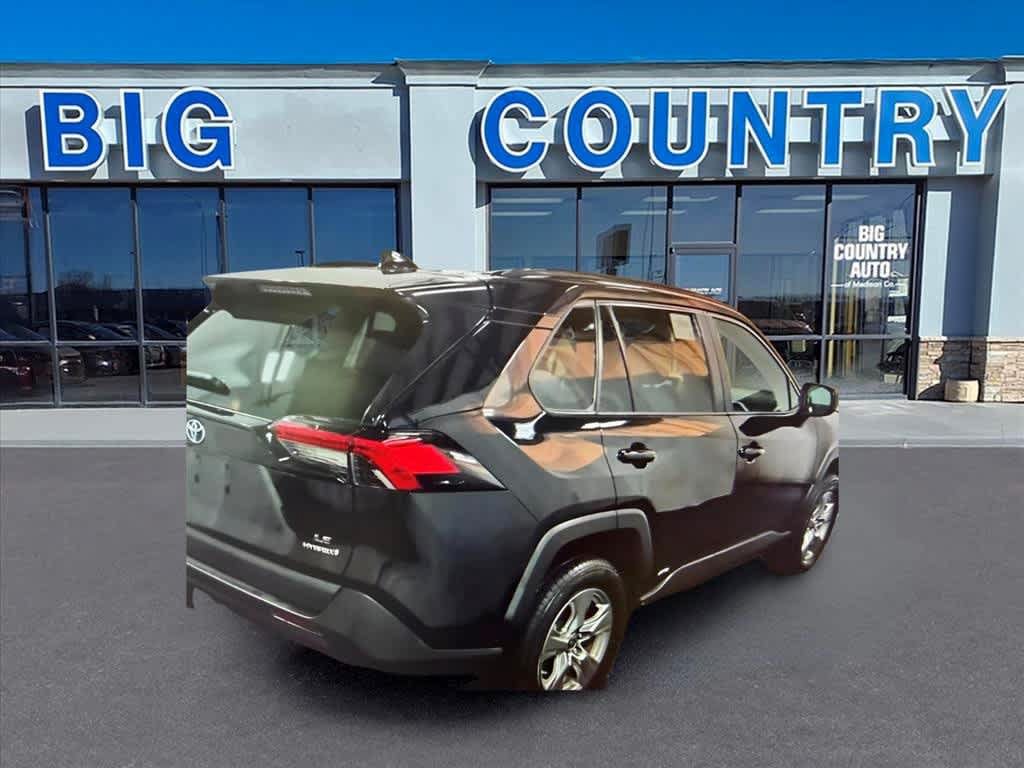 Used 2023 Toyota RAV4 LE AWD/4WD image 4