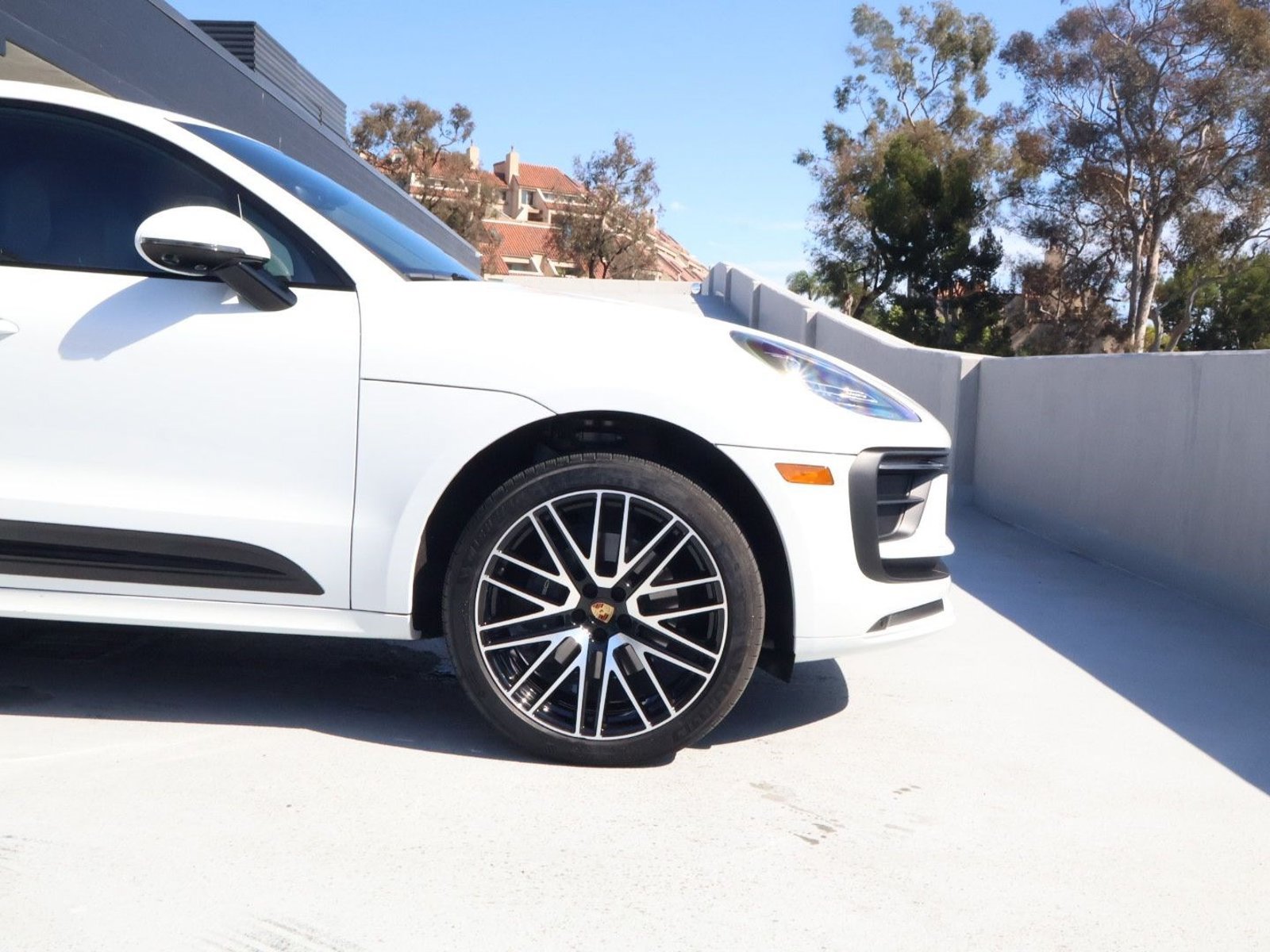 Certified 2026 Porsche Macan AWD/4WD image 11
