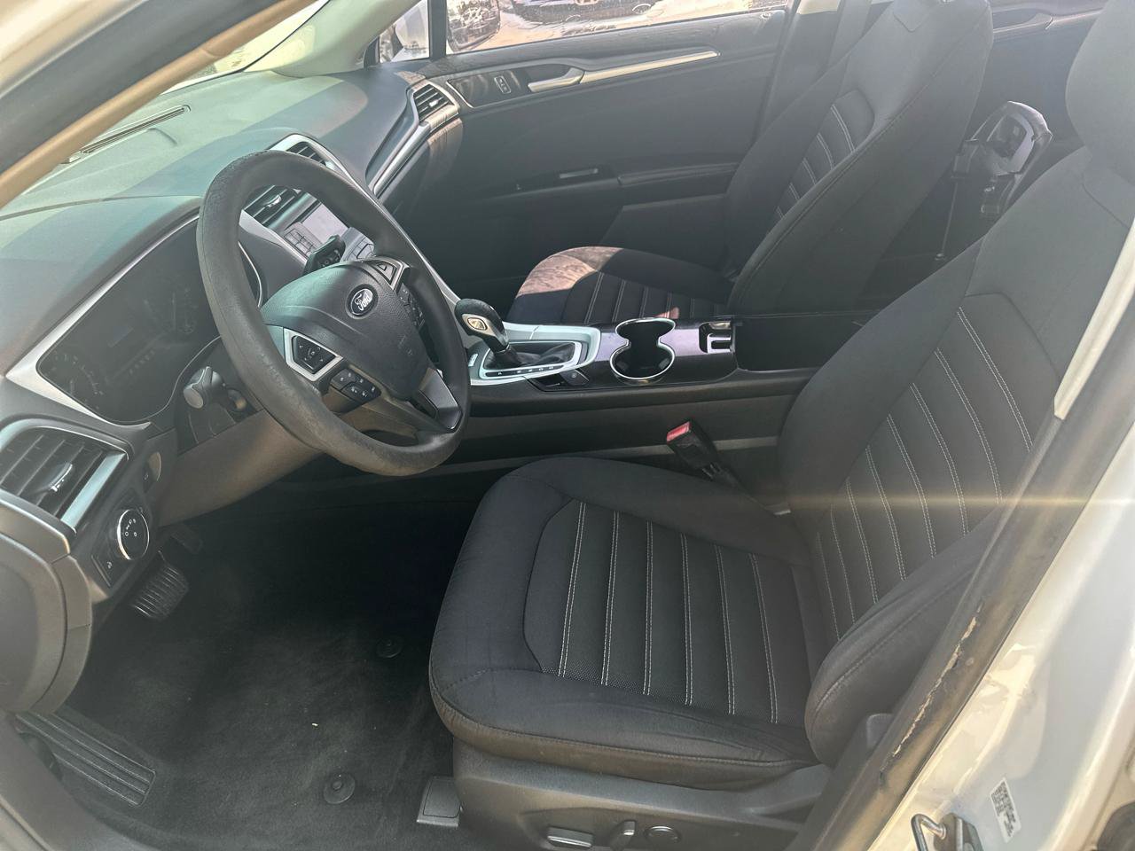 Used 2015 Ford Fusion SE FWD image 9