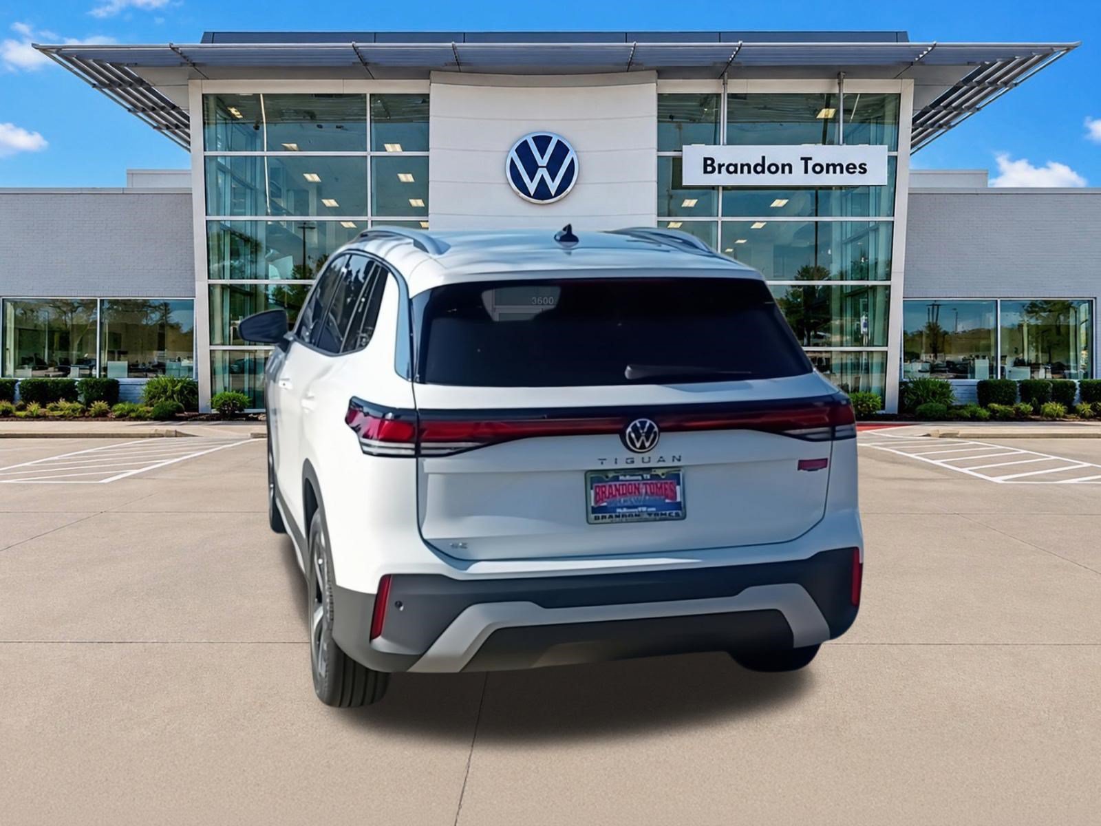 New 2026 Volkswagen Tiguan SE FWD image 8