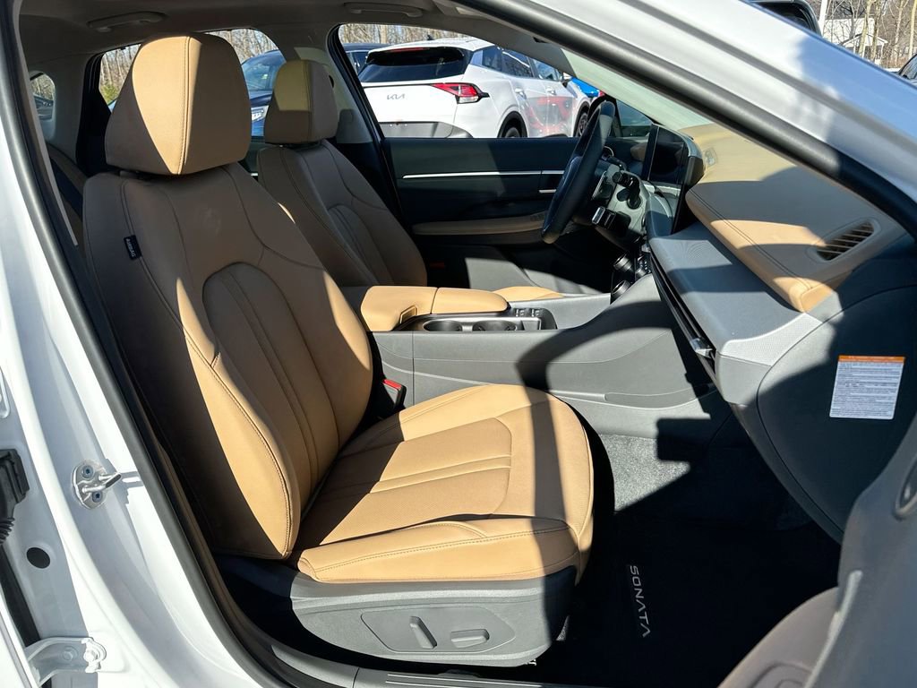 New 2025 Hyundai Sonata Limited FWD image 28