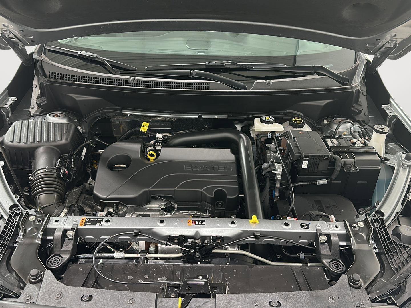 Used 2024 GMC Terrain SLT w/ Infotainment Package II image 18