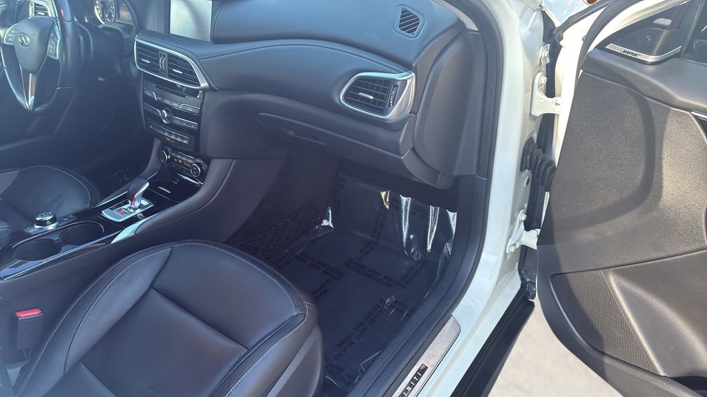 Used 2018 INFINITI QX30 Premium w/ Cargo Package image 10