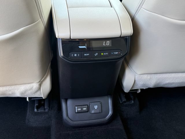 Used 2025 Toyota Highlander Limited FWD image 24