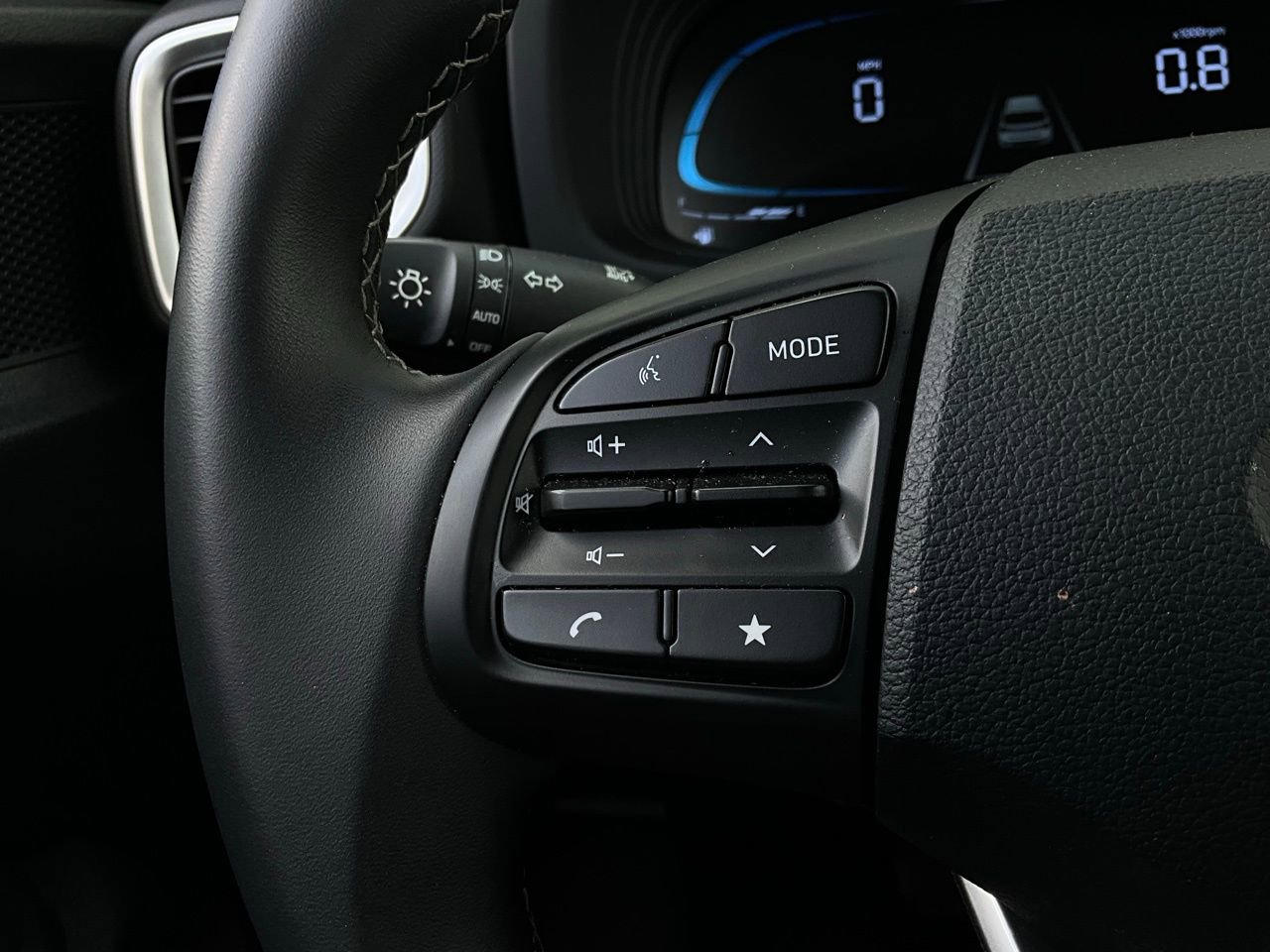 Used 2025 Hyundai Venue SEL image 34