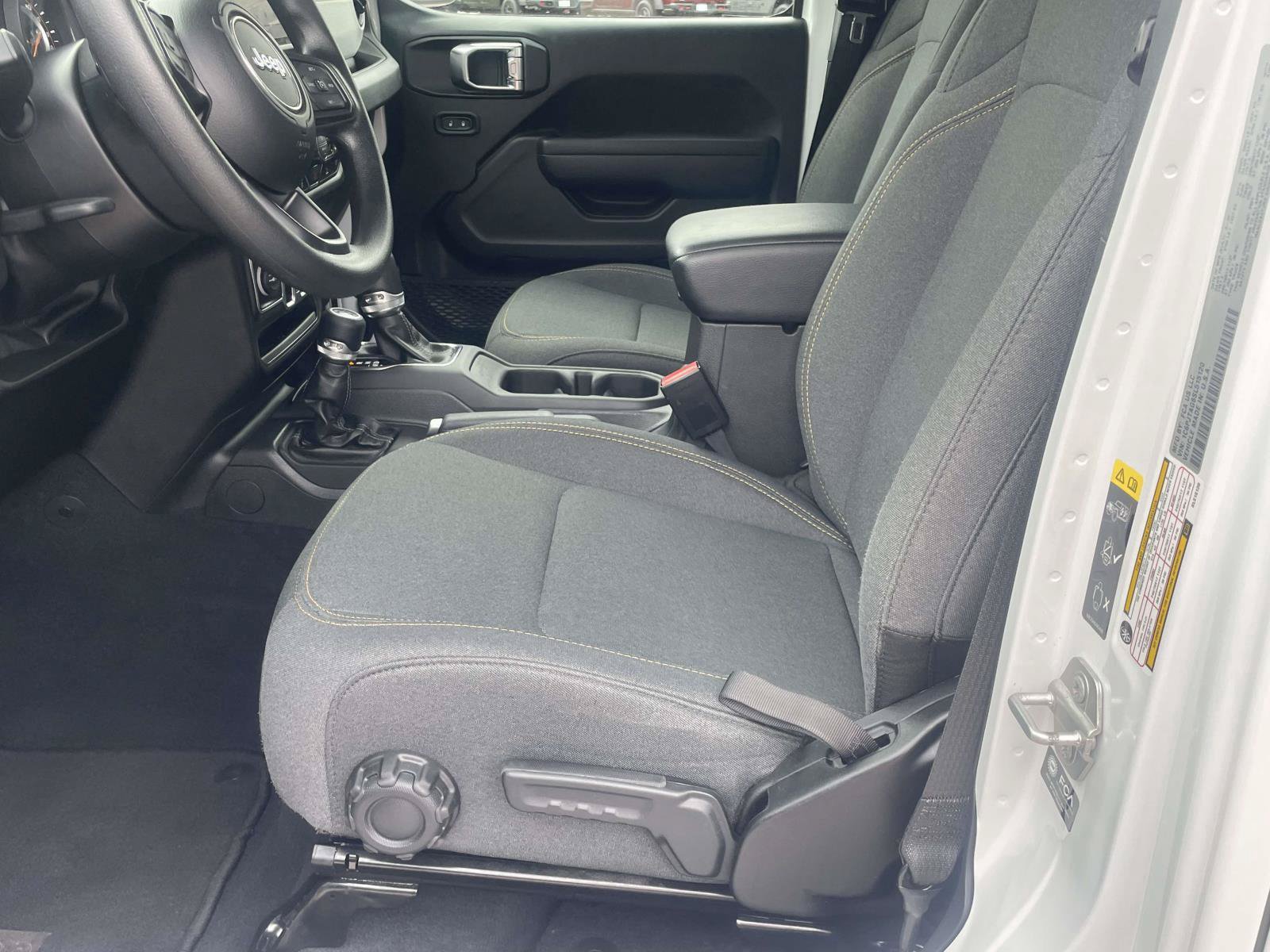 Used 2025 Jeep Gladiator Sport AWD/4WD image 12