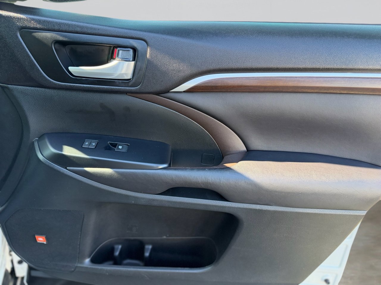 Used 2016 Toyota Highlander Limited image 33