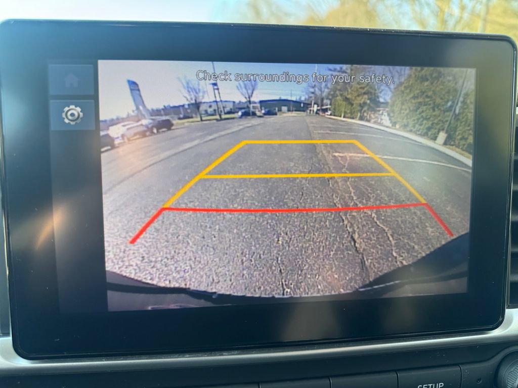 Used 2023 Hyundai Venue SEL image 23