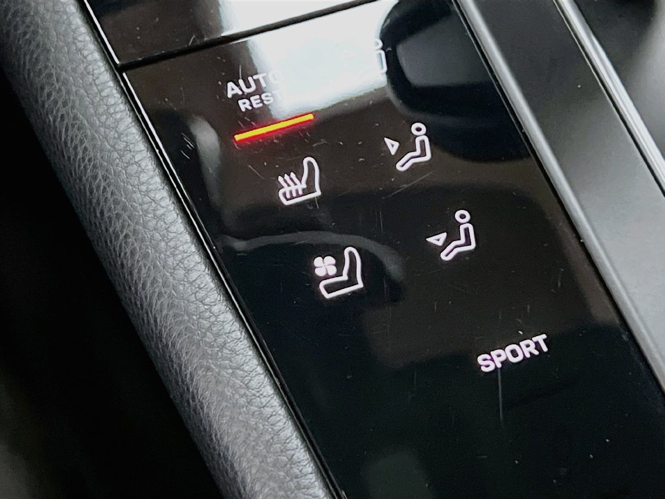 Certified 2026 Porsche Macan AWD/4WD image 23