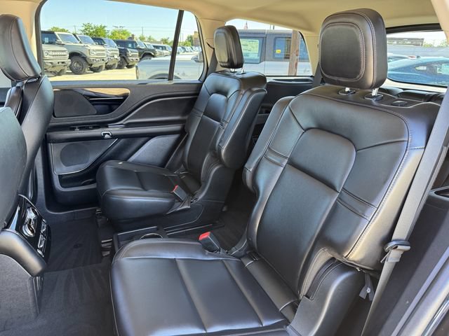 Used 2023 Lincoln Aviator AWD w/ Premium Package image 16