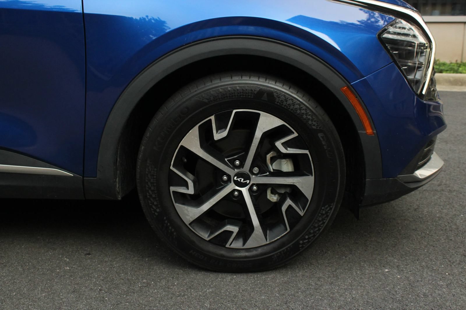 Used 2024 Kia Sportage EX FWD image 4