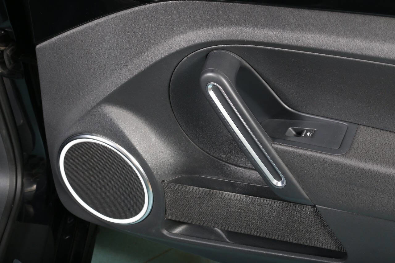 Used 2013 Volkswagen Beetle 2.0T image 35