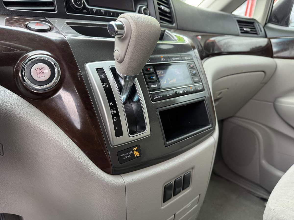 Used 2016 Nissan Quest SV image 28
