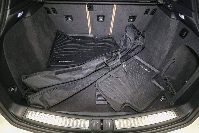 Used 2018 Porsche Macan Turbo image 11
