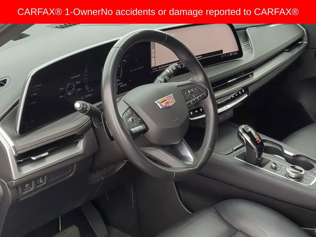 Used 2024 Cadillac XT4 Premium Luxury image 2