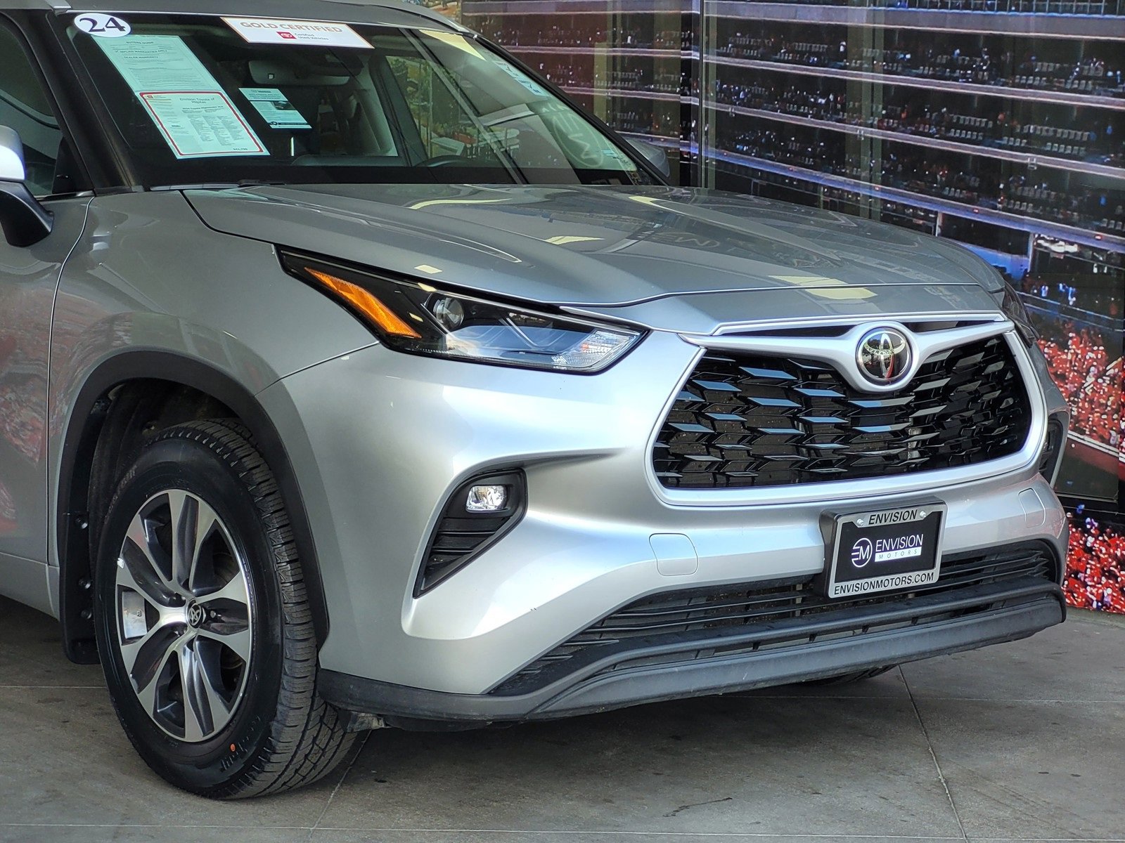 Certified 2024 Toyota Highlander XLE image 2