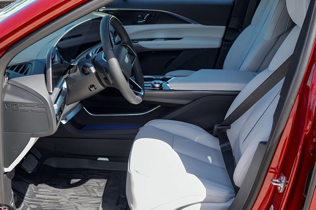 New 2026 Cadillac Lyriq Luxury w/ LPO, Floor Liner Package image 10