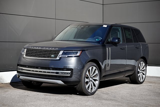 New 2025 Land Rover Range Rover SE