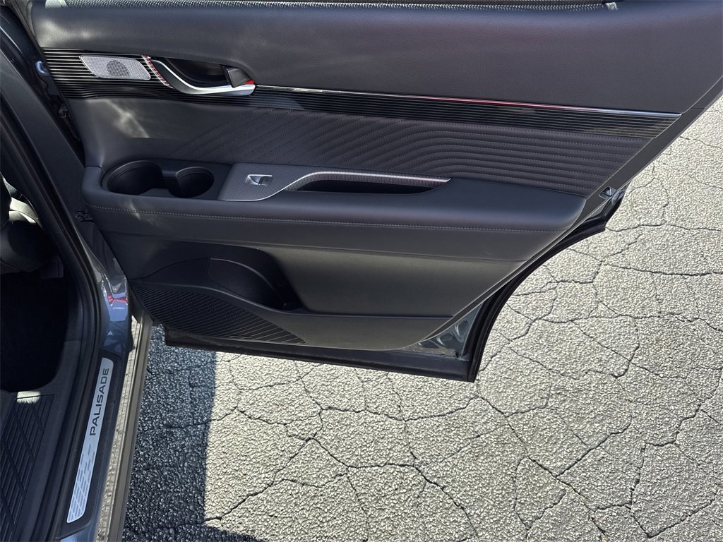 Used 2023 Hyundai Palisade Calligraphy image 16