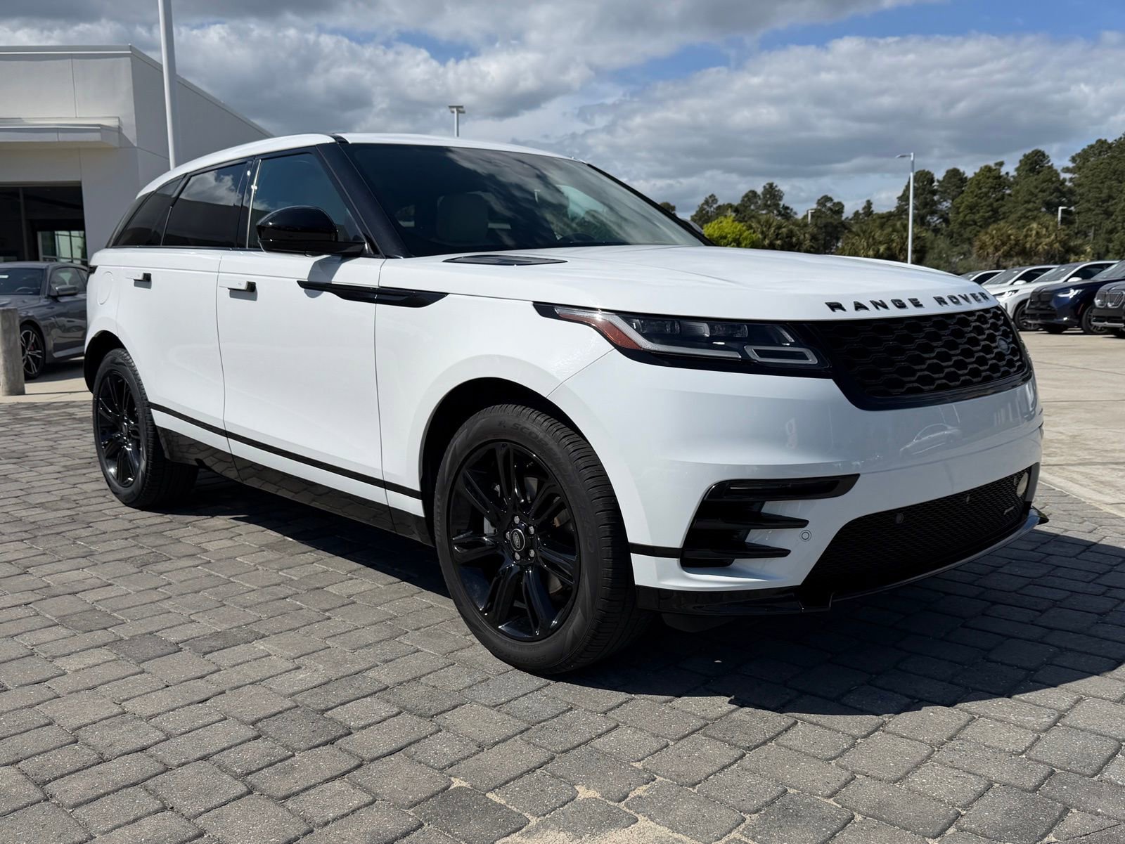 Used 2022 Land Rover Range Rover Velar R-Dynamic S image 7