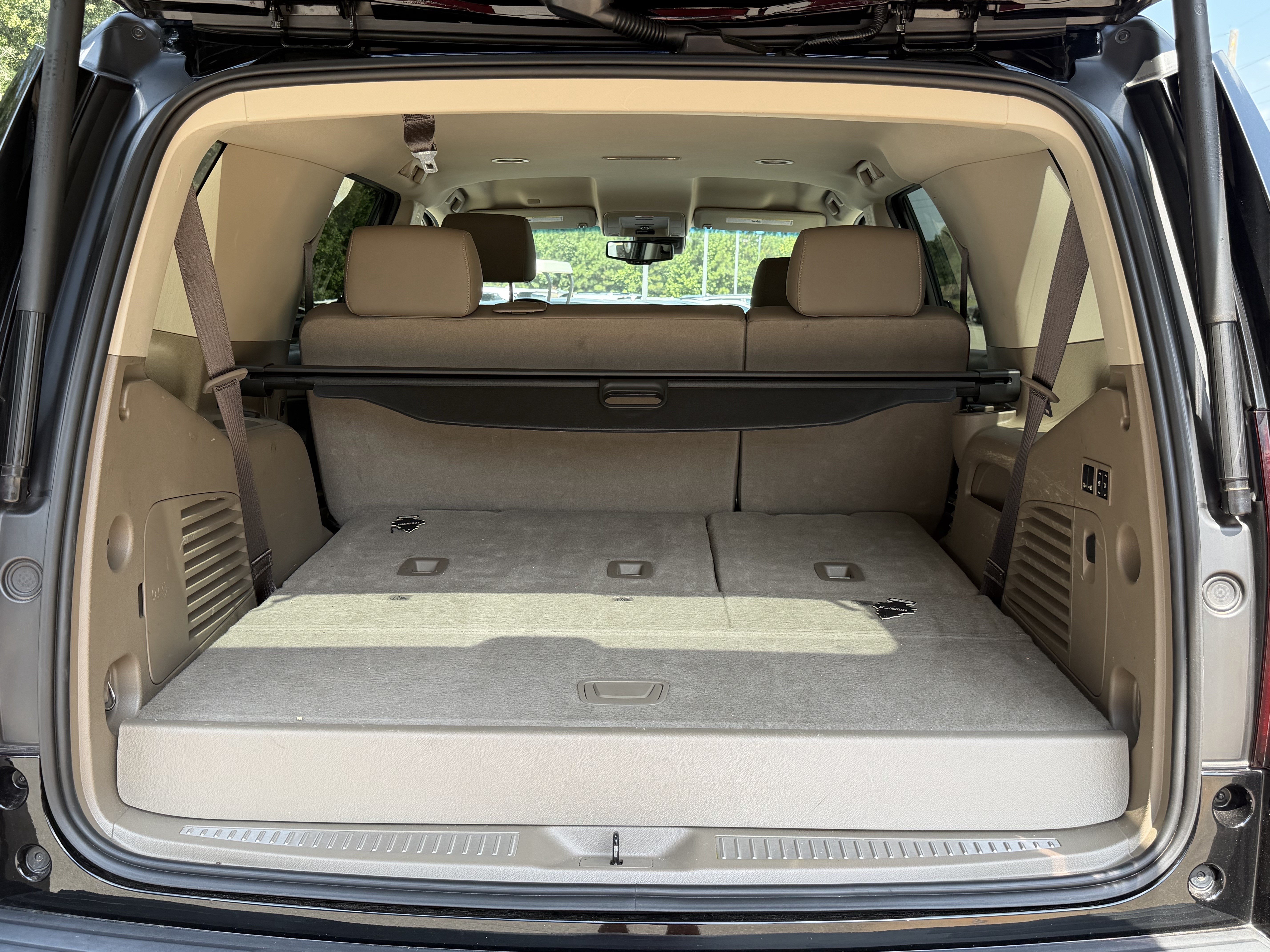 Used 2018 Chevrolet Tahoe LT w/ Luxury Package RWD image 26